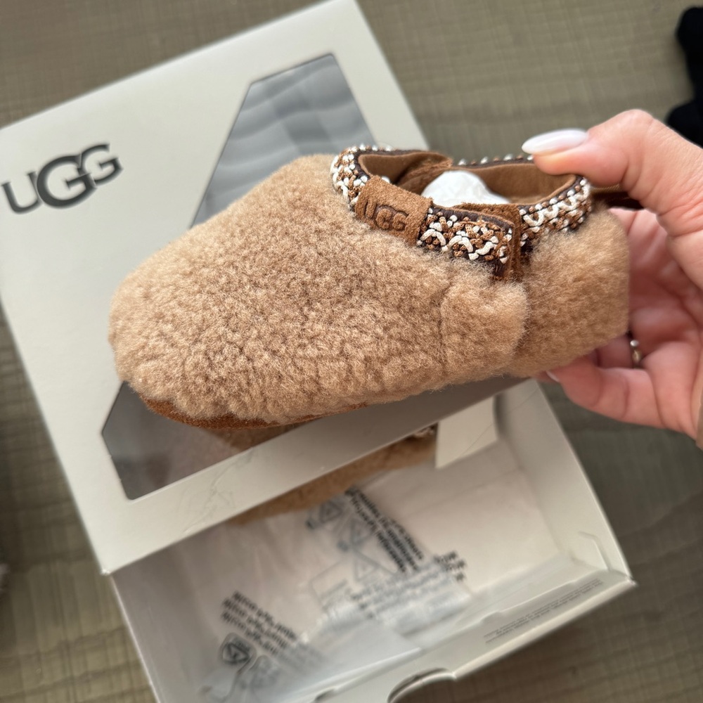 UGG Maxi Tasman Curly Baby Infant Cozy Velcro Slip On Shoes 04/05 12-18 Months - Picture 2 of 4